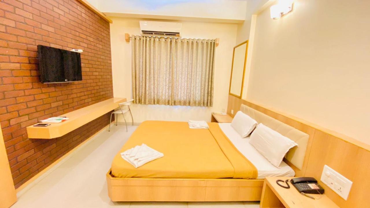 Hotel Sai Gurusthan Širdi Exteriér fotografie