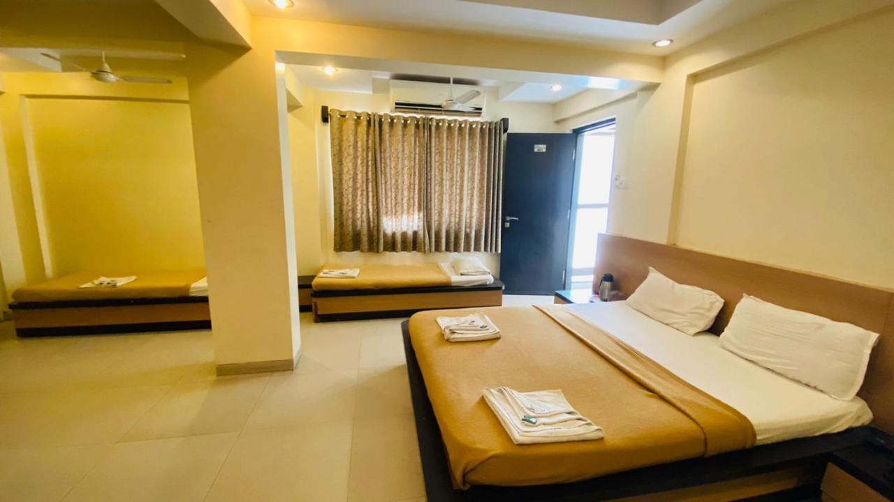 Hotel Sai Gurusthan Širdi Exteriér fotografie